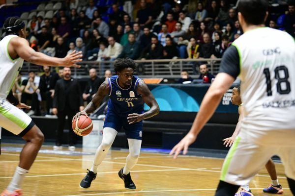 Deplasmanda Balıkesir B&uuml;y&uuml;kşehir Belediyespor&rsquo;a konuk olan &Ccedil;ayırova Belediyesi, karşılaşmayı 82-99