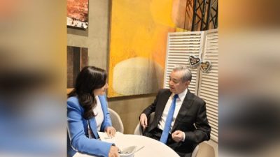 &Ccedil;in Dışişleri Bakanı Wang Yi, Kanadalı mevkidaşı Anita Anand ile