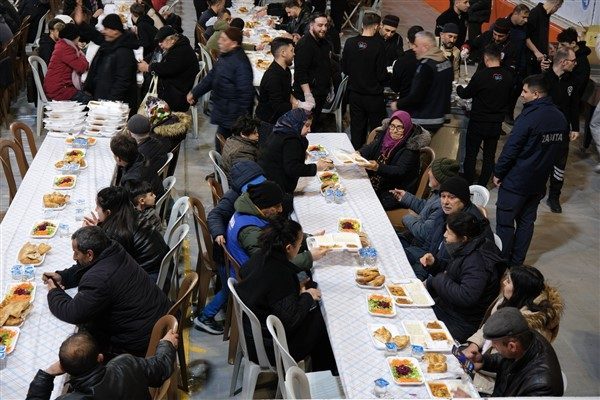 Yardımlaşma ve dayanışma duygularının yoğun şekilde hissedildiği program, Atat&uuml;rk Spor