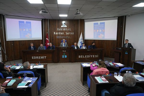 Edremit Belediyesi Şubat ayı muhtarlar toplantısı, Belediye Meclis Salonu&rsquo;nda yapıldı.