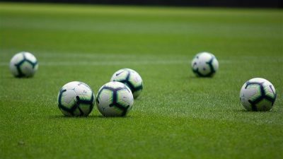 Kamuyu Aydınlatma Platformuna (KAP) yapılan a&ccedil;ıklamada, ''Profesyonel futbolcumuz Kazımcan Karataş'ın