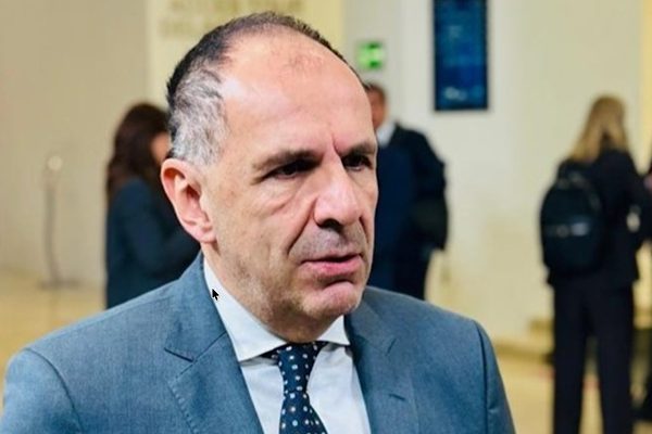 Yunanistan Dışişleri Bakanı Gerapetritis, Atina'da Arap diplomatik misyonlarının başkanlarıyla bir