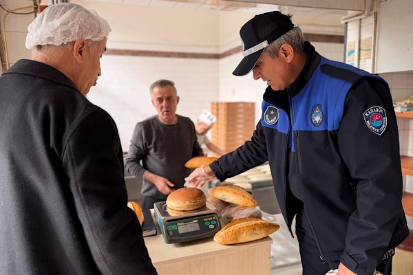 Karab&uuml;k Belediyesi&nbsp;Fırın Denetleme Komisyonu ve zabıta ekipleri tarafından Ramazan ayı