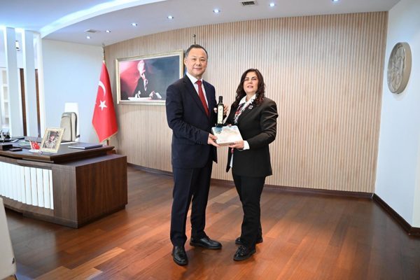 Aydın B&uuml;y&uuml;kşehir Belediye Başkanı &Ccedil;er&ccedil;ioğlu, Kırgızistan'ın Ankara B&uuml;y&uuml;kel&ccedil;isi Ruslan Kazakbaev&rsquo;i