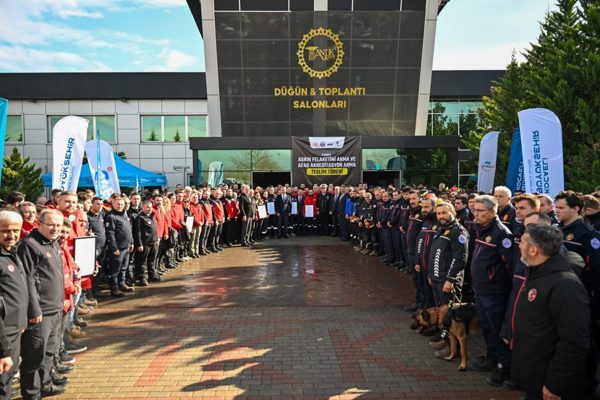 Antikkapı&rsquo;da ger&ccedil;ekleştirilen programa; Vali Aktaş&rsquo;ın yanı sıra Deniz Eğitim- &Ouml;ğretim