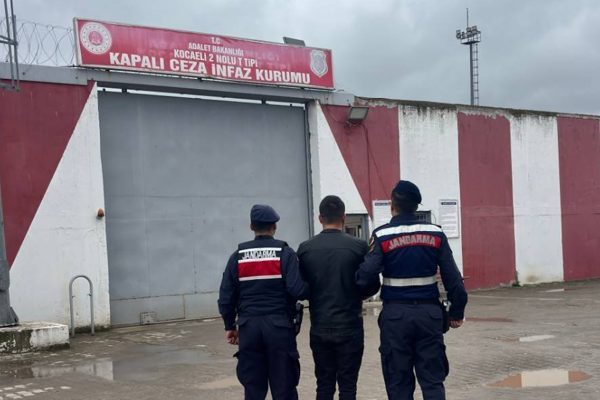Kocaeli İl Jandarma Komutanlığınca; aranan şahısların yakalanmasına y&ouml;nelik yapılan &ccedil;alışmalar