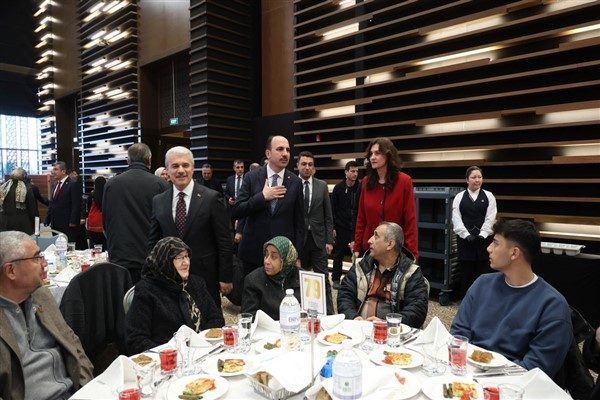 Ramazan ayının ilk iftarında konuşan Mustafa Kavuş, b&uuml;y&uuml;k bir aile