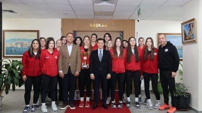 T&uuml;rkiye Kadınlar Voleybol 2. Ligi&rsquo;nde de m&uuml;cadele eden Marmaris ekibi,