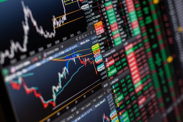 Finansal piyasalar uzun yıllar boyunca belirli bilgi ve erişim bariyerlerine