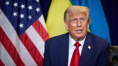ABD Başkanı Donald Trump, d&uuml;n Washington'a giderken Air Force One