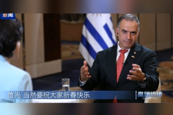 Uruguay Devlet Başkanı Yamandu Orsi, kısa s&uuml;re &ouml;nce &Ccedil;in'e yaptığı