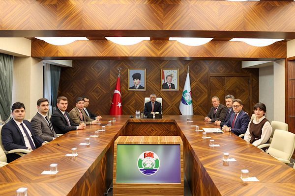 YEG temsilcileri, Rize Valisi Baydaş&rsquo;a makamında ziyaret ger&ccedil;ekleştirdi. Ziyarete; Pazar