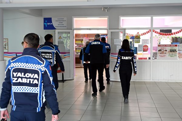 Yalova Belediyesi Zabıta M&uuml;d&uuml;rl&uuml;ğ&uuml; ekipleri, kent genelindeki okul kantinlerinde &ouml;ğrencilerin