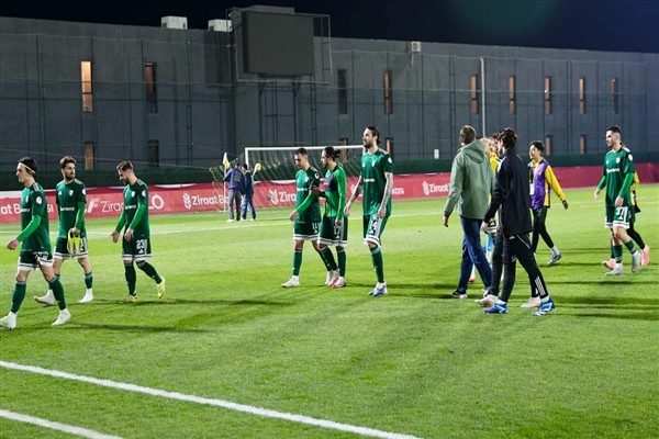 Aliağa Atatürk Stadı’nda yapılan aydınlatma çalışmaları sonrası şehir tarihinde ilk