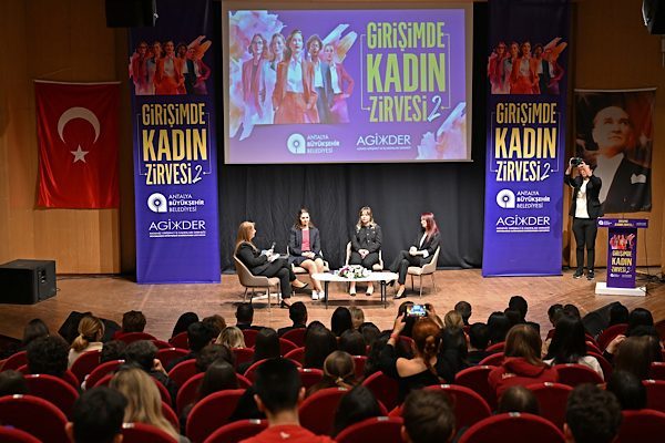 Antalya Büyükşehir Belediyesi ve AGİDER iş birliğiyle düzenlenen “Girişimde Kadın