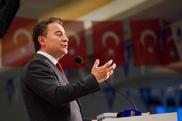 DEVA Partisi Genel Başkanı Babacan, partisinin İstanbul İl Başkanlığı tarafından