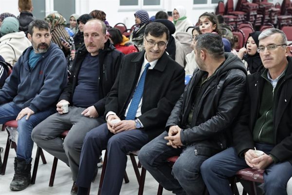 Programda gerçekleştirilen tasavvuf konserinin ardından Hacivat-Karagöz gölge oyunu, masal anlatımları