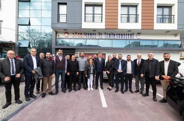 İzmir Büyükşehir Belediye Başkanı Tugay, Devrimci İşçi Sendikaları Konfederasyonu (DİSK)