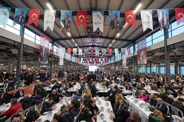 Beylikdüzü’nde  Kadir Gecesi’nde düzenlenen geleneksel Hayırlı İftar Sofrası’nın 11’incisini bu
