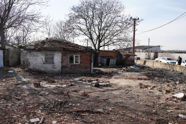 Hıdırağa Mahallesi, Ahmet Taner Kışlalı Caddesi &uuml;zerinde bulunan ve &ccedil;evre