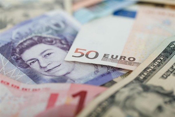 Euro/dolar paritesi yüzde 0,747 düşüşle 1,1528 seviyesine geriledi. Sterlin/dolar paritesi