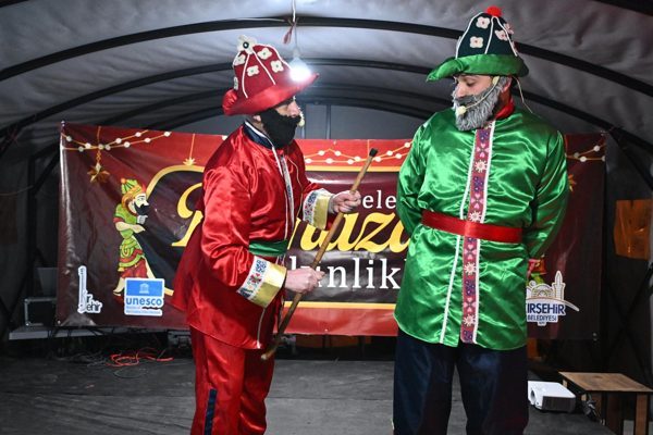 Etkinlikler kapsamında Belediye Başkan Yardımcıları Nazım Köksal ve Adnan Çelik,