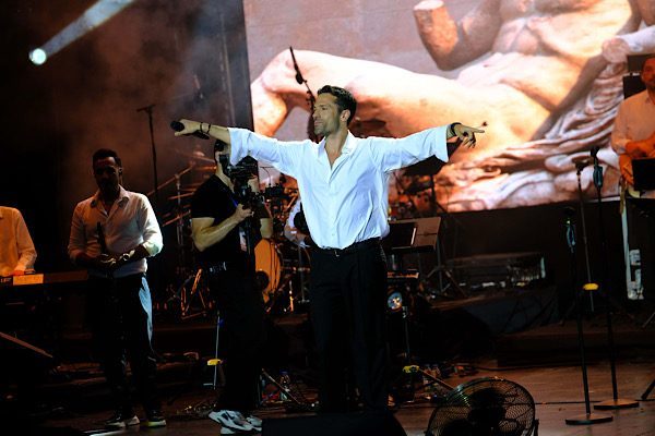 Geçtiğimiz yaz Harbiye’de verdiği ilk konserle Türkiye’yi büyüleyen Konstantinos Argiros,