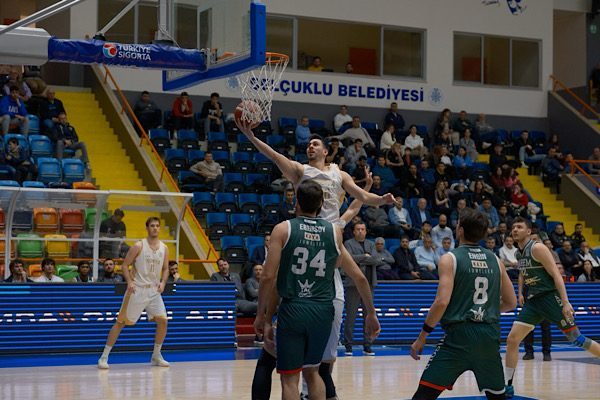 Selçuklu Belediyesi Spor Salonu’nda oynanan karşılaşmaya Williams ve Coffey ikilisinin