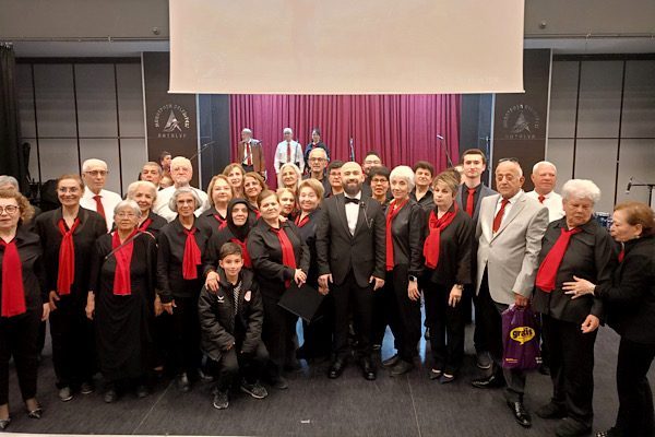 Muratpaşa Belediyesi Kültür Salonu’nda gerçekleştirilen etkinlikte, yaşlı evleri bünyesindeki üyeler