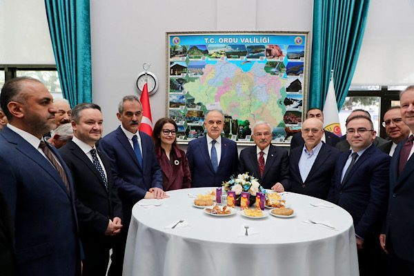 Ordu Valiliği sosyal tesislerinde gerçekleştirilen geleneksel Kent Bayramlaşması, bayram coşkusuna