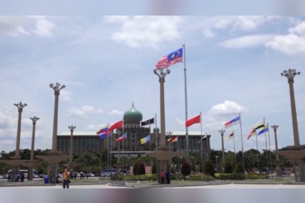 CCTV’nin haberine göre Tayland, Pakistan ve Malezya’ya ait bazı gemiler,