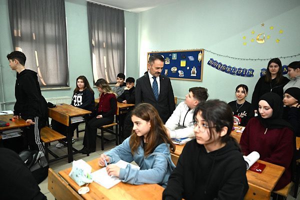 İl genelindeki eğitim kurumlarına yönelik ziyaret ve denetimlerini sürdüren, Vali