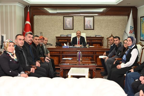 Ziyarette, İl Kültür ve Turizm Müdürü Aslanlı, kabullerinden dolayı Vali