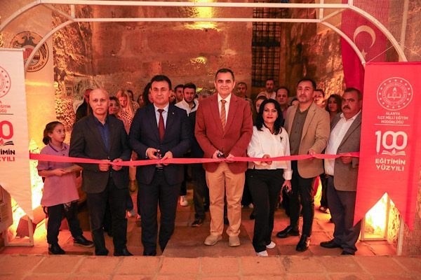 Alanya’daki tüm ilk ve orta öğretim kurumlarından öğrencilerin katılım sağladığı