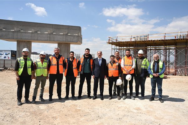 Altay, kavşak çalışmalarına ilişkin, “TÜMOSAN Kavşağı’na yaptığımız kavşakla trafiği yukarıya