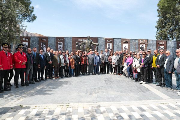 Aliağa Belediyesi tarafından inşa edilen Atatürk Anıtı ve Atatürk Açık