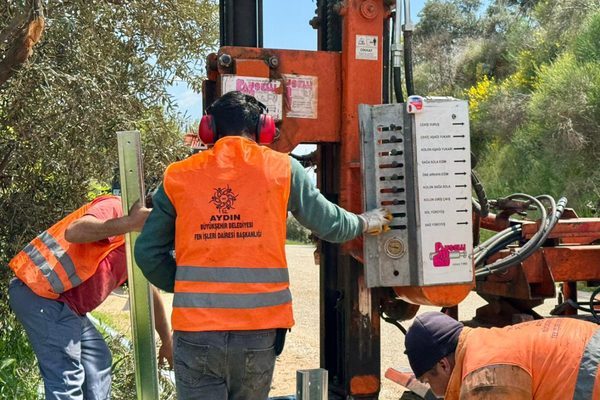 Belediye ekipleri, Efeler ilçesinde İzmir, Anadolu, Zeytin Dalı, Doğu Aydın