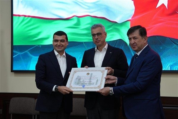 Bakanlıktan yapılan açıklamaya göre, ziyaret kapsamında meslektaşlarıyla bir araya gelen