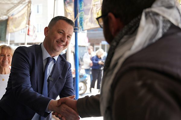 Kırsal mahalle ziyaretlerine devam eden Akhisar Belediye Başkanı Kayserili, bu