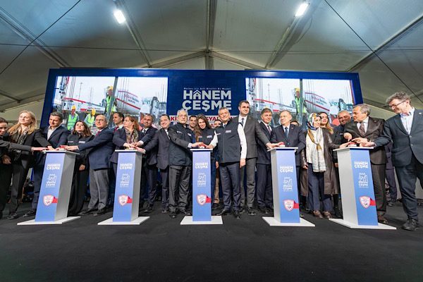 Çeşme Belediye Başkanı Lal Denizli’nin ev sahipliğinde gerçekleşen törende, yerel