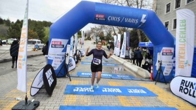 Yaklaşık 650 sporcunun katıldığı etkinlikte 4,5 kilometre ve 9 kilometre