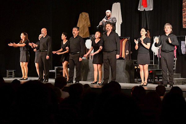 Adana Büyükşehir Belediyesi Şehir Tiyatrosu tarafından sahnelenen oyun, Manisalı sanatseverler