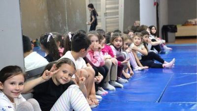 Belediye tarafından organize edilen kurslar, çocukların fiziksel ve sosyal gelişimlerine