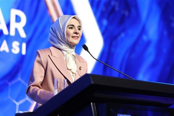 Aile ve Sosyal Hizmetler Bakanı Mahinur Özdemir Göktaş, çevrim içi