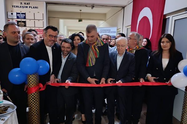 İzmit Belediyesi Teknik Danışmanı Hakan Yalçın, Gölcük’te faaliyet göstermeye başlayan
