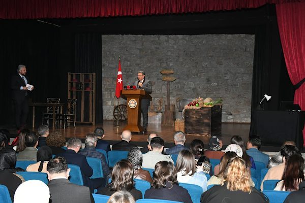 Trabzon’da Hüseyin Kazaz Kültür Merkezi, düzenlenen törenle yeniden hizmete açıldı.
