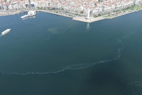 İzmir Büyükşehir Belediyesi tarafından İzmir Körfezi’nde yürütülen rutin dron tarama