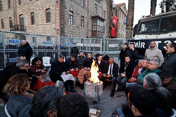 Mülkiyeti İzmir Büyükşehir Belediyesi’ne ait Meslek Fabrikası binasına Vakıflar Genel Müdürlüğü