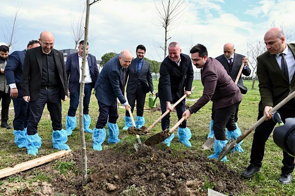 Bursa’nın fethinin 700. yılı dolayısıyla Karacabey’de bir çevre seferberliği düzenlendi.