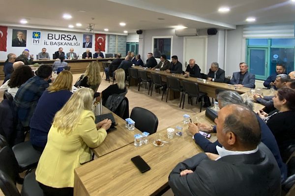 İYİ Parti Bursa İl Başkanı Kaya, ilçe teşkilatlarında yaşanan görevden